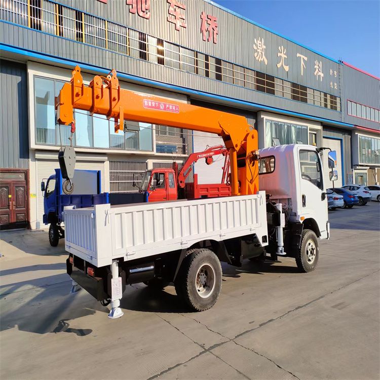 和龙市三轮随车吊定制 农用改装机自备吊中瑞长期出售