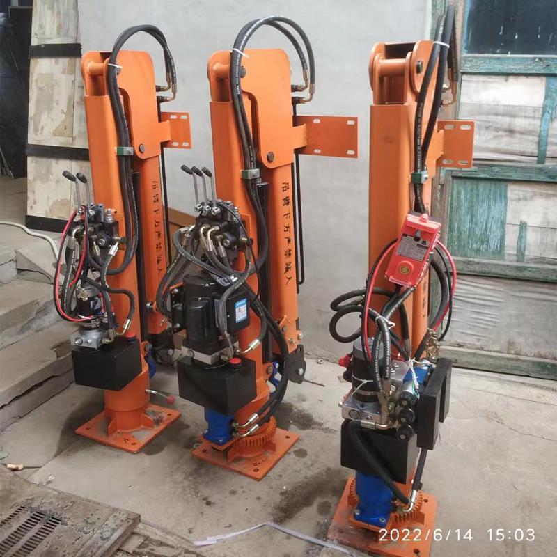 和龙市重汽蓝牌随车吊 3.2吨 国六动力强 液压驱动 农用自卸起重机